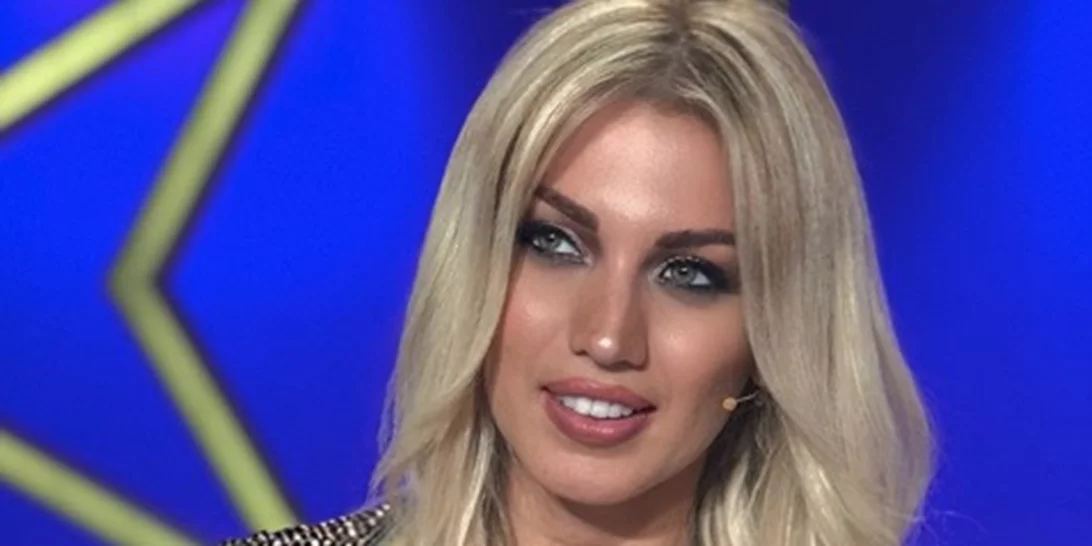 Κωνσταντίνα Σπυροπούλου | Βραδινή έξοδος με τις φίλες της στο Κολωνάκι