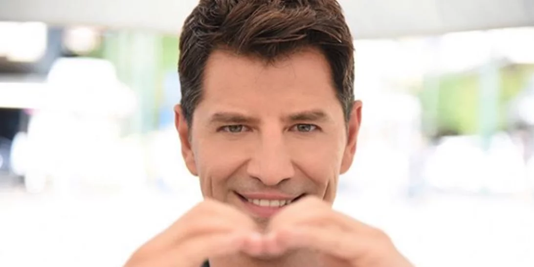 Ο Σάκης Ρουβάς έχει γενέθλια κι εμείς συγκεντρώσαμε 5 λόγους που μας καθιστούν αώνιες ρουβίτσες