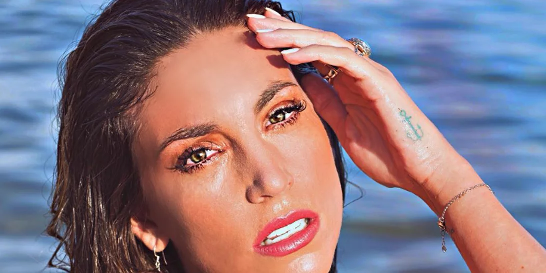 Δες το look της Αθηνάς Οικονομάκου στο pre-wedding party της