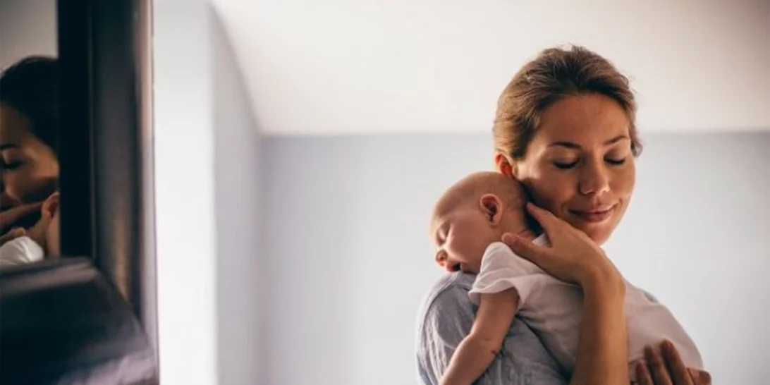 10 βασικά πράγματα που πρέπει να ξέρεις όταν επισκέπτεσαι ένα νεογέννητο