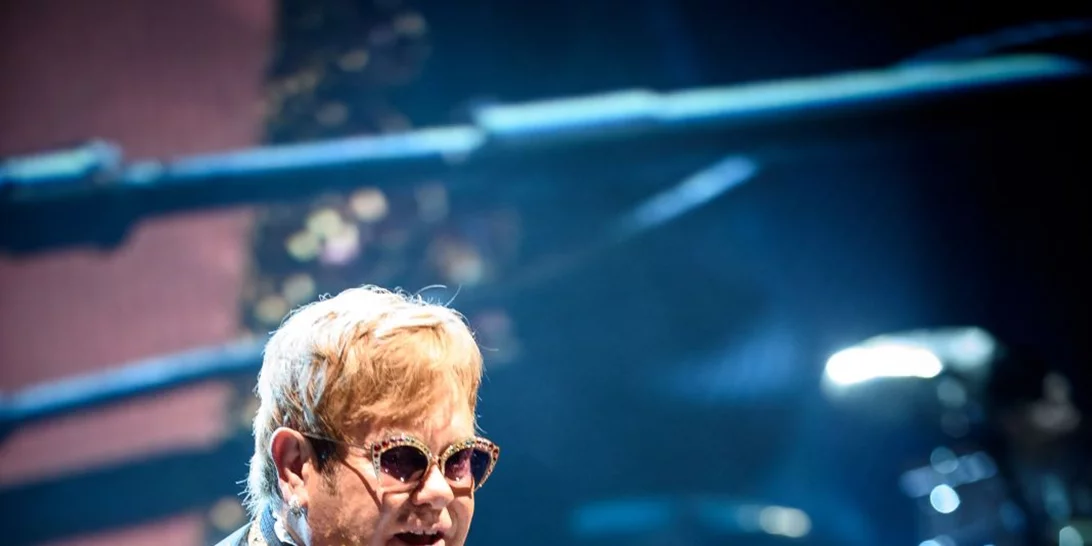 Η πιο συγκινητική διαφήμιση των Χριστουγέννων έχει πρωταγωνιστή τον Sir Elton John