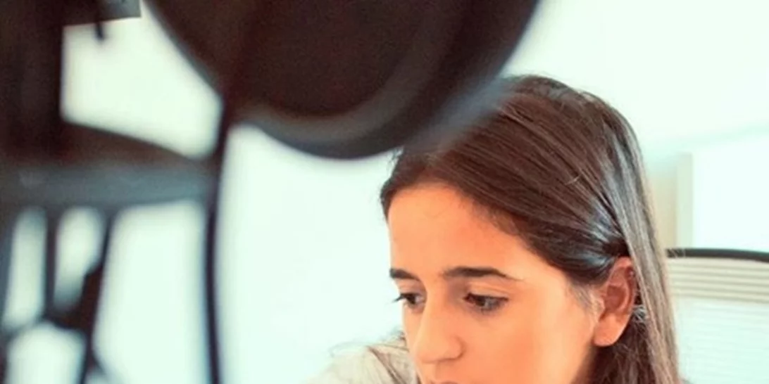 Σοφία Γρυπάρη | Άκουσε το νέο της τραγούδι με τίτλο «Sit back, relax»