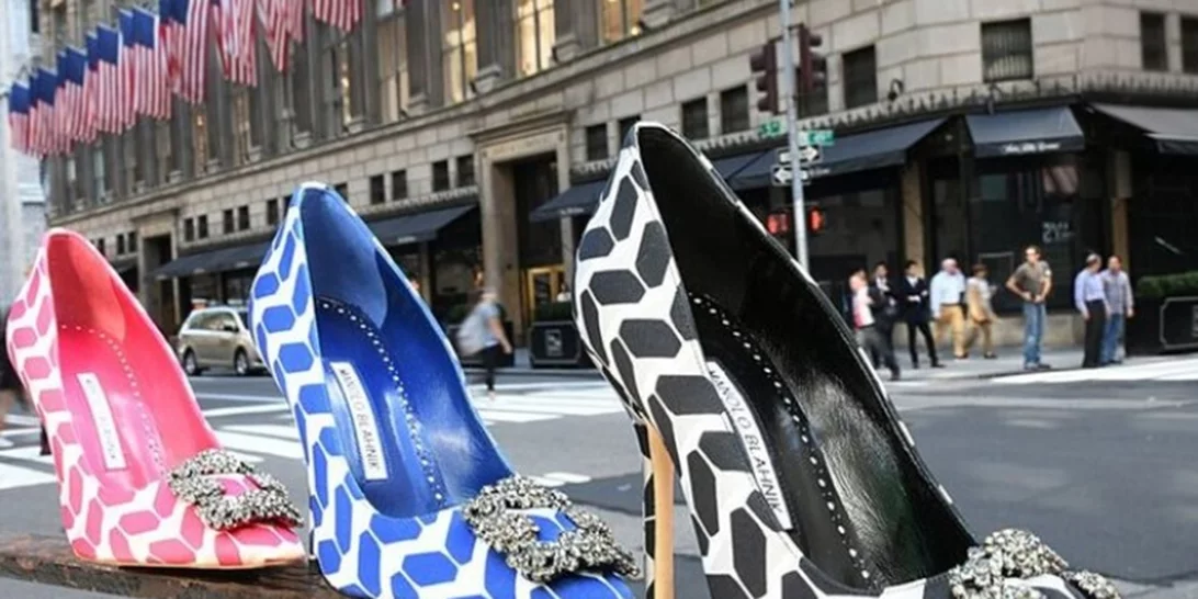 O Manolo Blahnik γιορτάζει τα 10 χρόνια του πιο iconic παπουτσιού
