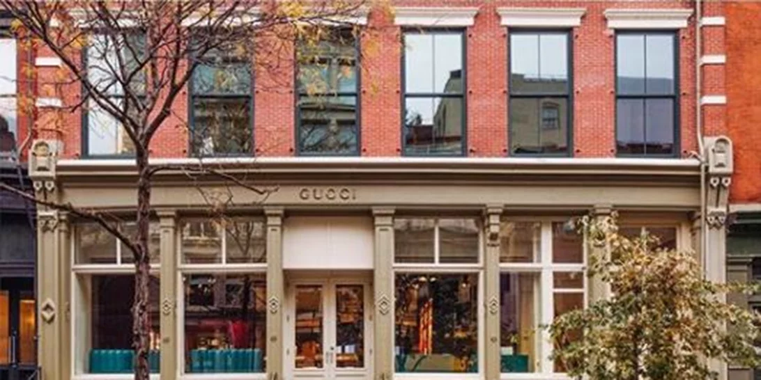 Το πιο in fashion βιβλιοπωλείο μόλις άνοιξε και βρίσκεται στη Νέα Υόρκη!