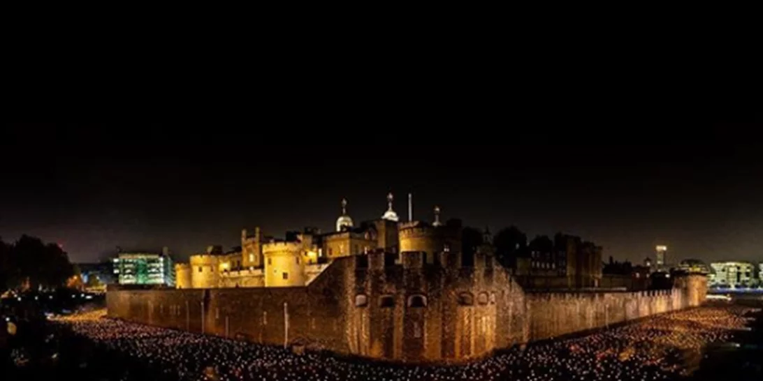 Χιλιάδες φαναράκια στόλισαν τον Πύργο του Λονδίνου