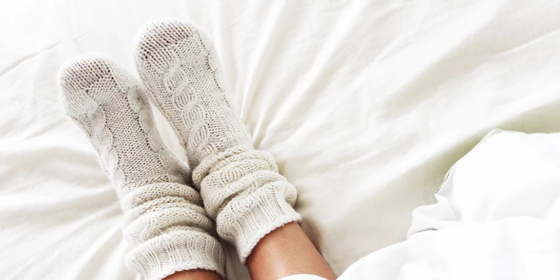 Βρήκαμε γιατί πρέπει να φοράς κάλτσες στον ύπνο σου!