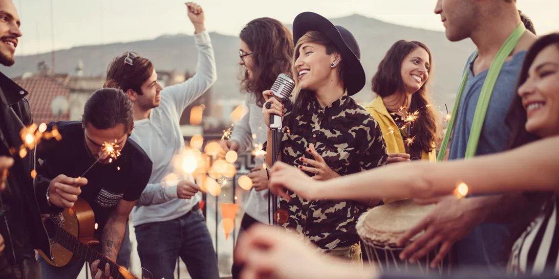 Jingle Bell, what; Τι μας προκαλούν τα χριστουγεννιάτικα τραγούδια;