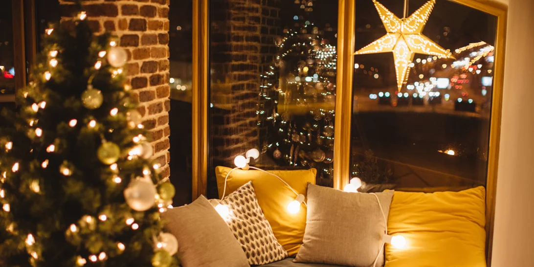 6 βασικά tips για να στολίσεις το χριστουγεννιάτικο δέντρο