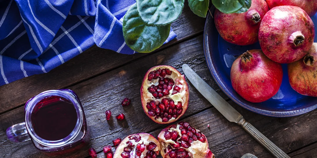 Οι 8 ιδιότητες που κάνουν τα ρόδια υπερτροφή