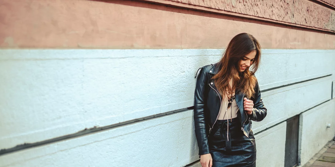 Πώς να φορέσεις με στιλ τη μίνι φούστα το χειμώνα 2019