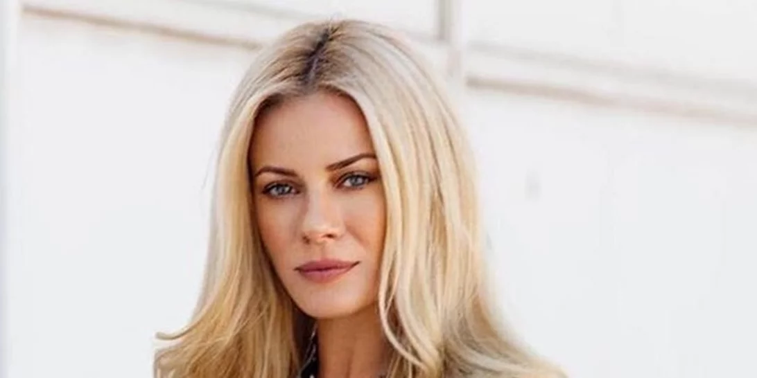 Το Mango τζιν της Ζέτας Μακρυπούλια είναι τέλειο και κοστίζει ελάχιστα