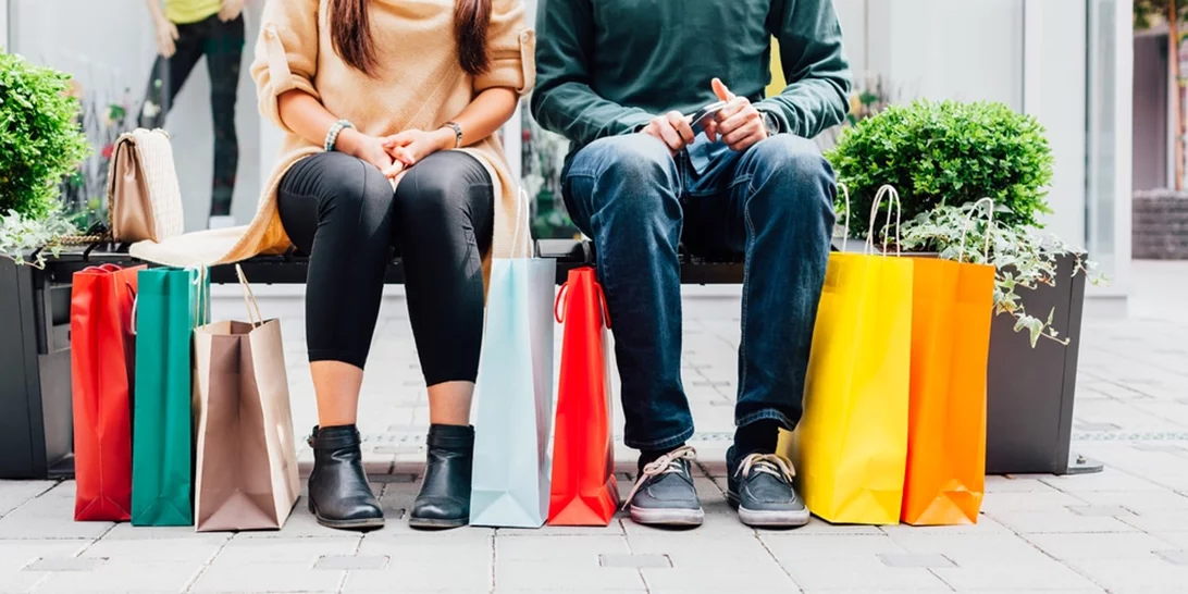 Γιατί όσο περισσότερο ζηλεύεις τόσο περισσότερο ψωνίζεις;