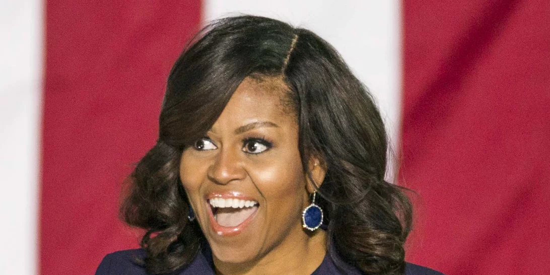Η Michelle Obama έκανε μια σπάνια εμφάνιση με τα φυσικά μαλλιά της
