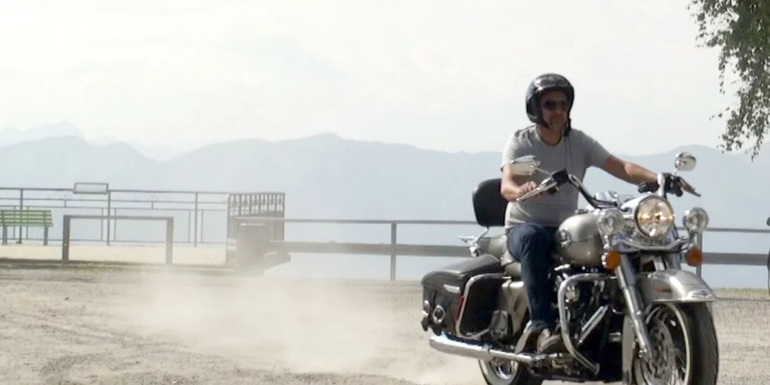 Ο George Clooney δωρίζει για χάρη της αγαπημένης του Amal την εξίσου αγαπημένη του Harley Davidson