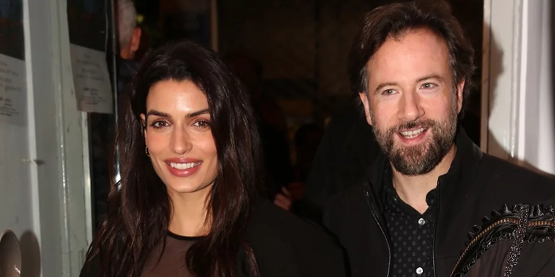 Κωστής Μαραβέγιας - Τόνια Σωτηροπούλου | Κοινή εμφάνιση σε έκθεση ζωγραφικής