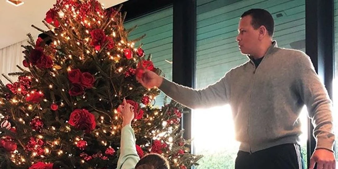 Jennifer Lopez – Catherine Zeta Jones | Πως επέλεξαν να στολίσουν τα χριστουγεννιάτικα δέντρα τους;