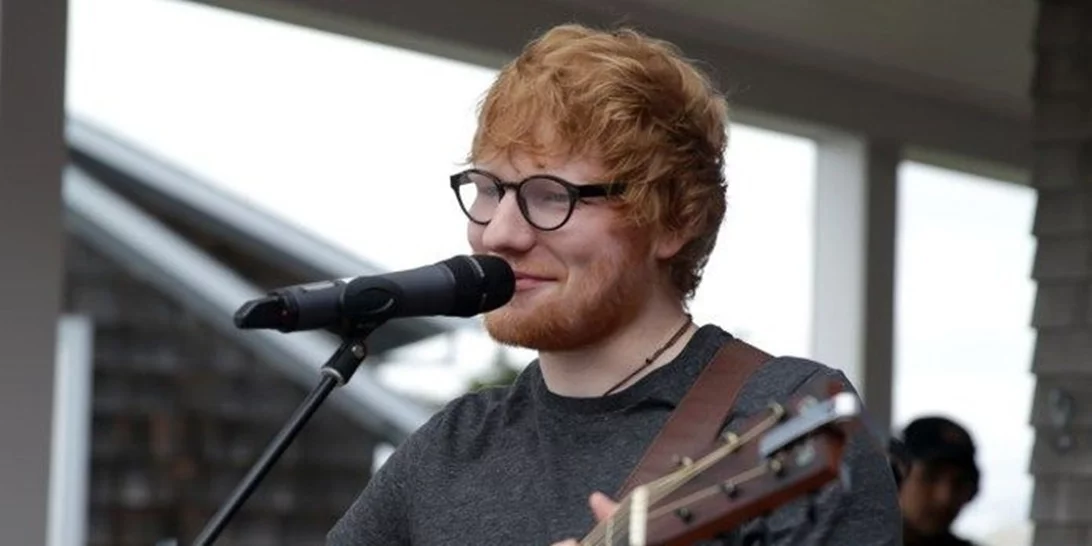 Το πρώτο πρώτο άλμπουμ του Ed Sheeran πουλήθηκε σε δημοπρασία 85.000 δολάρια