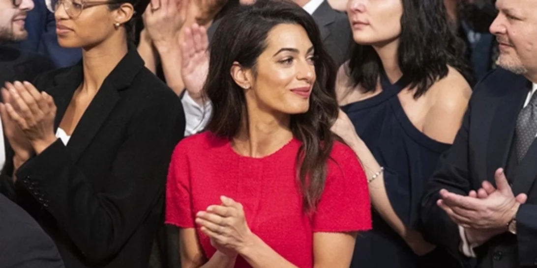 Amal Clooney | Η νέα εντυπωσιακή εμφάνιση που έκανε στη Νορβηγία