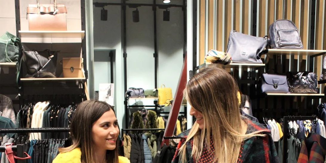 Stylish girls, happy girls! Βρες όλα όσα ψάχνεις για τις γιορτές στο Helmi που μόλις άνοιξε