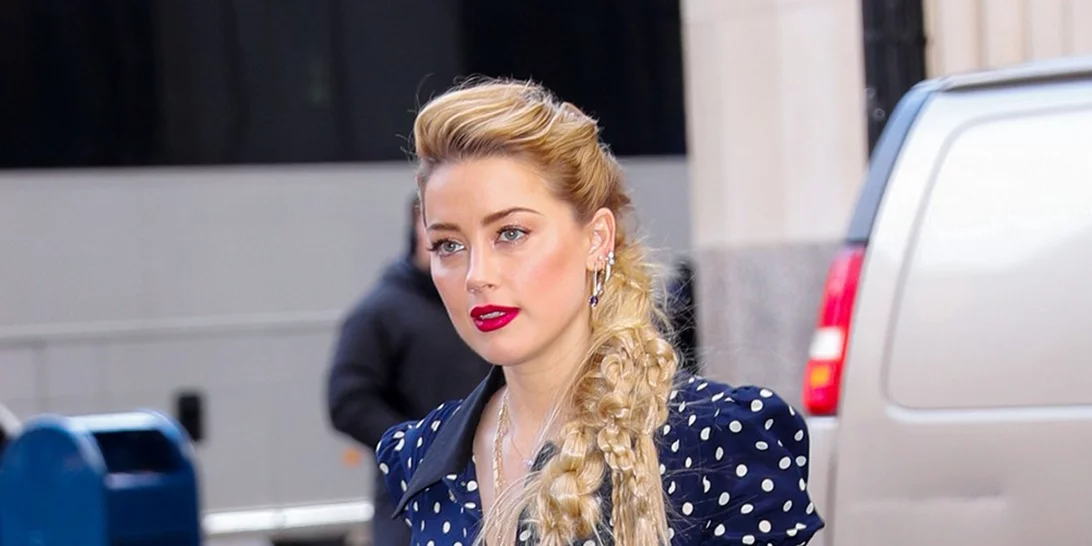 1 χτένισμα - 2 εμφανίσεις: Πώς να συνδυάσεις και το κοστούμι και το girlie φόρεμα όπως η Amber Heard