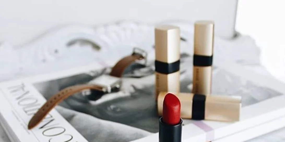 Fans της Bobbi Brown χαμογελάστε: Ποιο προϊόν απέκτησε 6 αποχρώσεις!