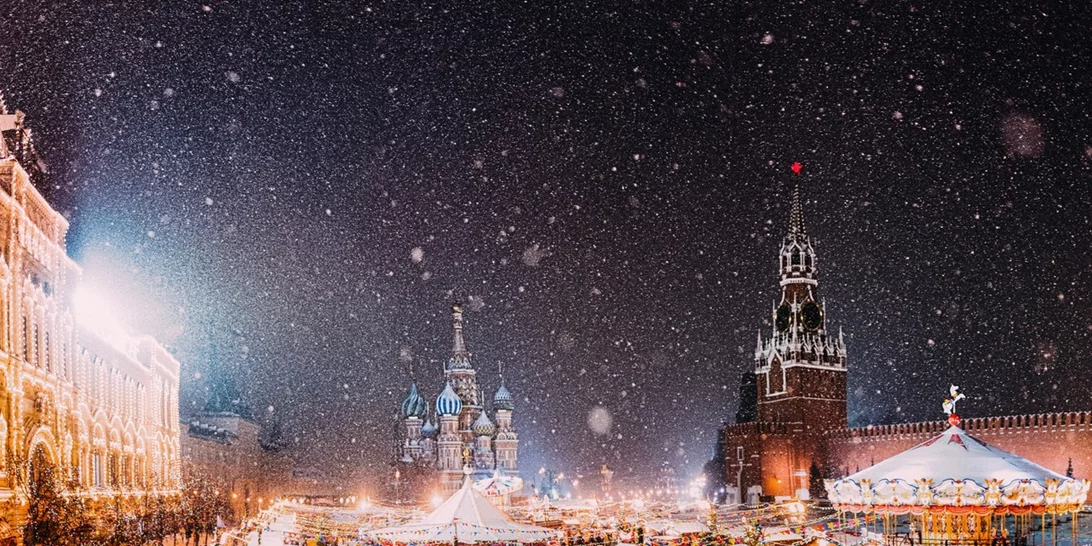 Η Μόσχα υποδέχτηκε τα Χριστούγεννα με ένα φαντασμαγορικό στολισμό!