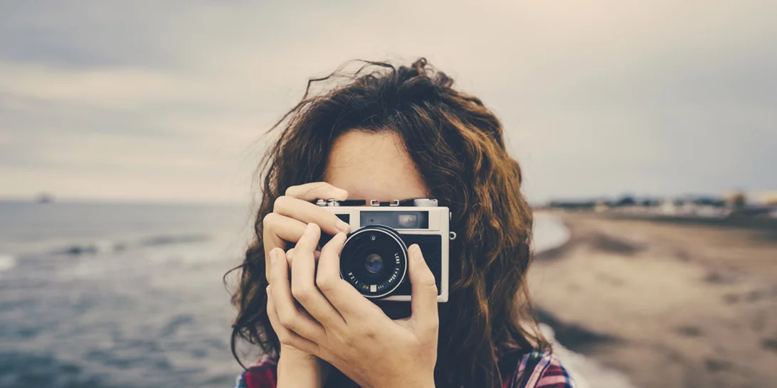 Φωτογράφοι πωλούν έργα τους για απρόσκοπτη ψηφοφορία στις προεδρικές στις ΗΠΑ