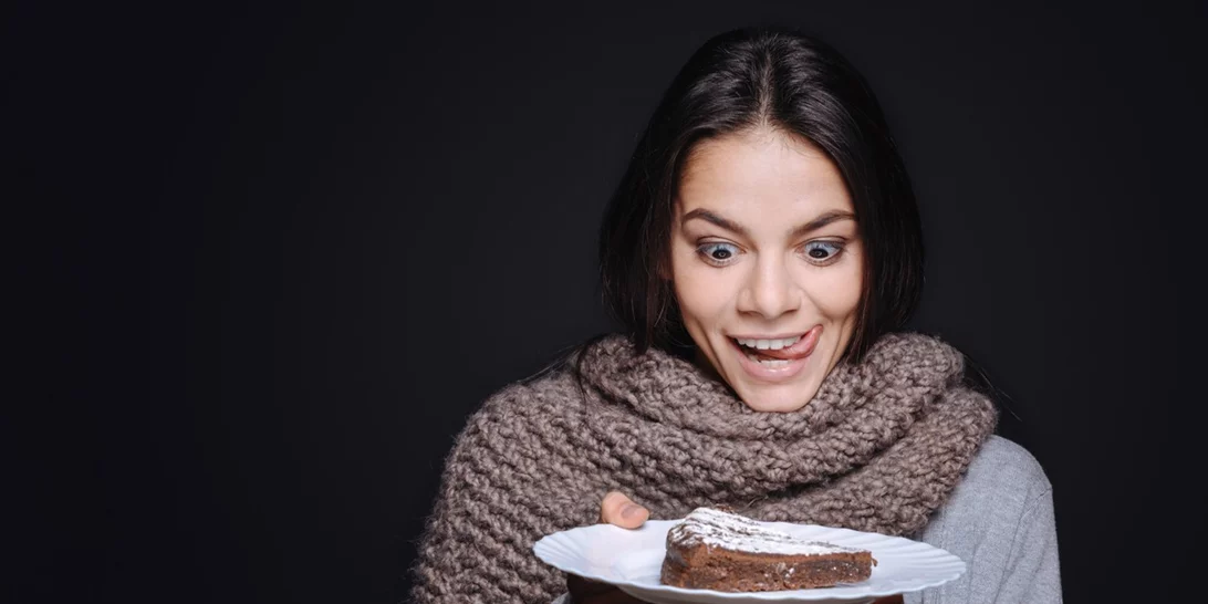 Ανάλυσέ Το | Πώς να ελέγξεις το συναισθηματικό φαγητό την περίοδο των γιορτών