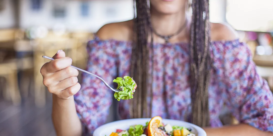 Θέλεις να μειώσεις την ποσότητα των γευμάτων; 5 έξυπνα και εύκολα tricks για να τρως λιγότερο