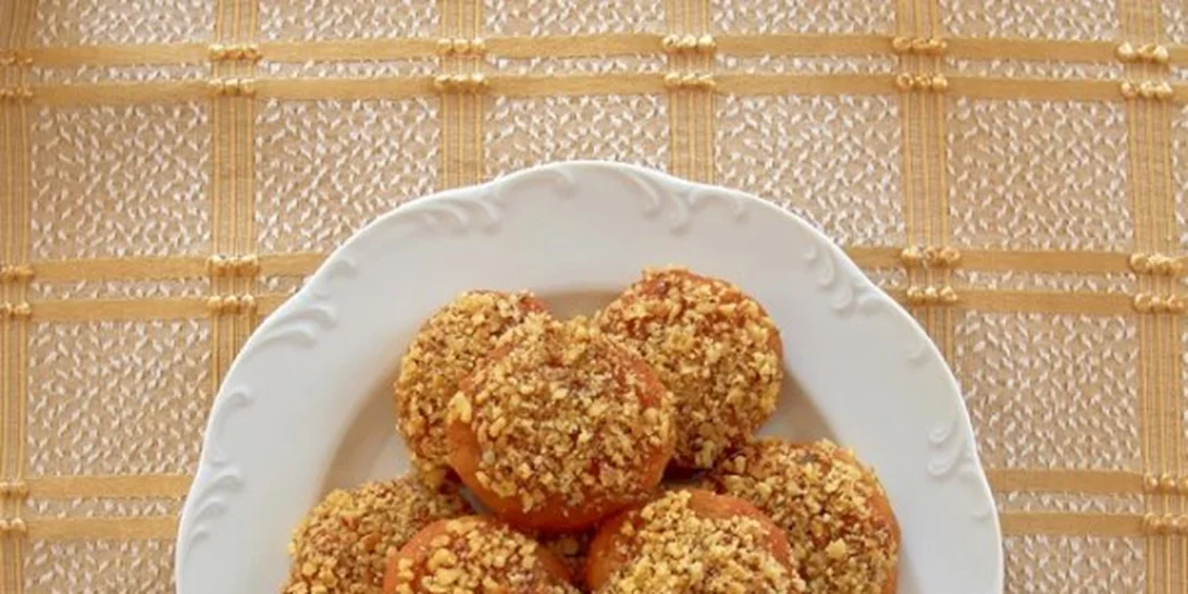 Μελομακάρονο, κουραμπιές ή δίπλες; Ποιο γλυκό είναι πιο υγιεινό;