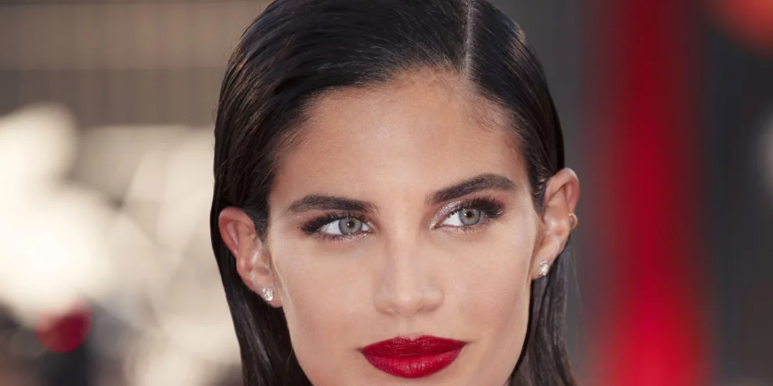 Χτένισμα για Ρεβεγιόν: Ορίστε τι να αποθηκεύσεις για να κάνεις εκείνο το βράδυ, είτε μόνη είτε στο κομμωτήριο