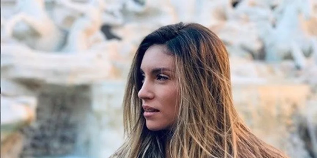 Αθηνά Οικονομάκου | Αποχαιρετά το 2018 με ένα φιλί με τον σύζυγό της