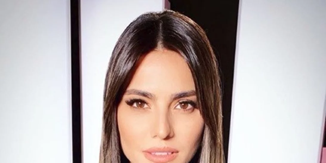 Εντελώς διαφορετική και άκρως θηλυκή, η Ηλιάνα Παπαγεωργίου μας καθηλώνει με το νέο της look