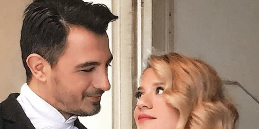 Τζένη Θεωνά | Μας δείχνει τη φουσκωμένη κοιλίτσα της!