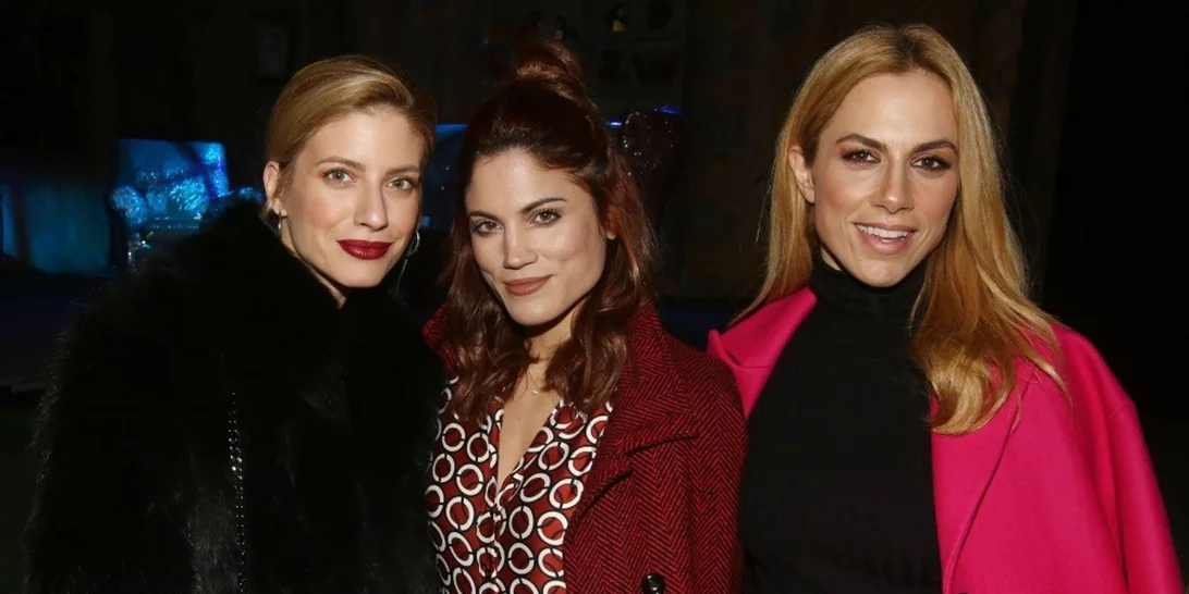 Σχολιάζουμε τα beauty looks των Ελληνίδων celebs στη Βερβερίτσα | Το κραγιόν που είδαμε σε όλες και τα λάθη