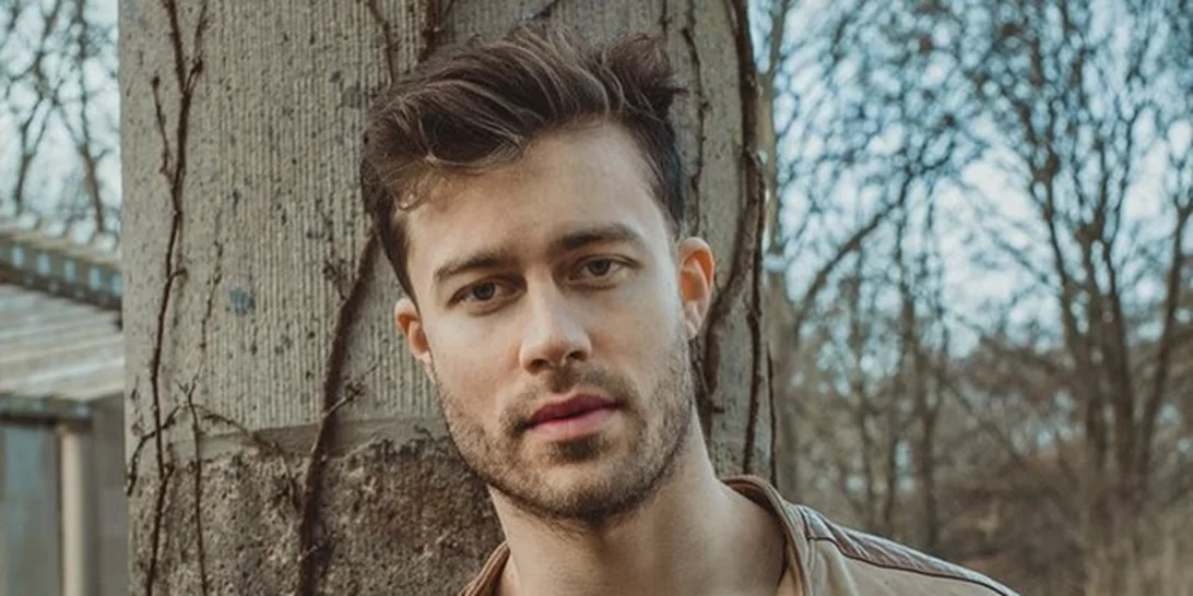 Joel Cederberg | Ποιος είναι ο Σουηδός ηθοποιός του «Περιμένοντας τη Νονά»;