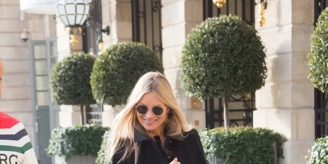 Οι celebrities δωρίζουν ένα αγαπημένο ζευγάρι παπούτσια και εσύ μπορείς να το αποκτήσεις