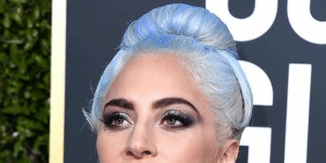 Blue is the new Black: Η Lady Gaga με μπλε μαλλιά και η Lupita Nyong'o με μπλε βλεφαρίδες!