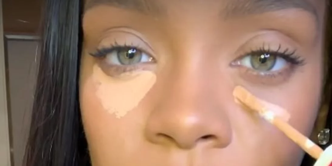 Η Rihanna κυκλοφορεί 40 αποχρώσεις concealer και σου δείχνει πώς το φοράει η ίδια σε ένα βίντεο