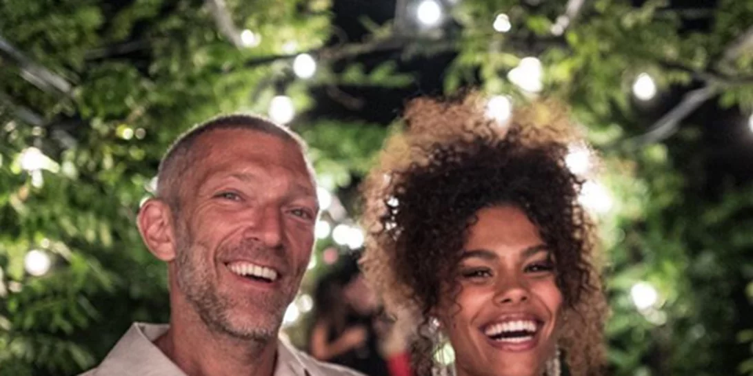 Tina Kunakey | Φωτογραφίζεται γυμνή στον έκτο μήνα της εγκυμοσύνης της δίπλα στον Vincent Cassel