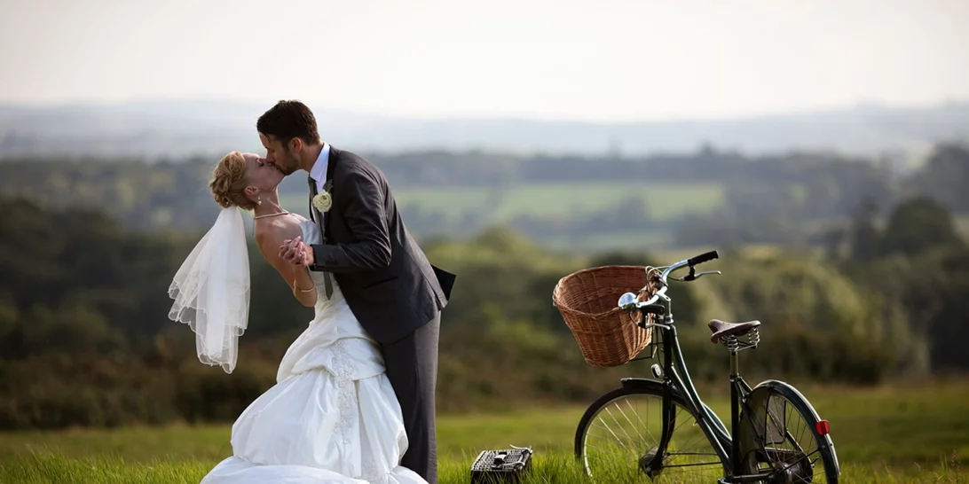 Πώς να δείχνω πιο όμορφη στις φωτογραφίες του γάμου; 6 έξυπνα τρικ που συστήνουν οι επαγγελματίες φωτογράφοι