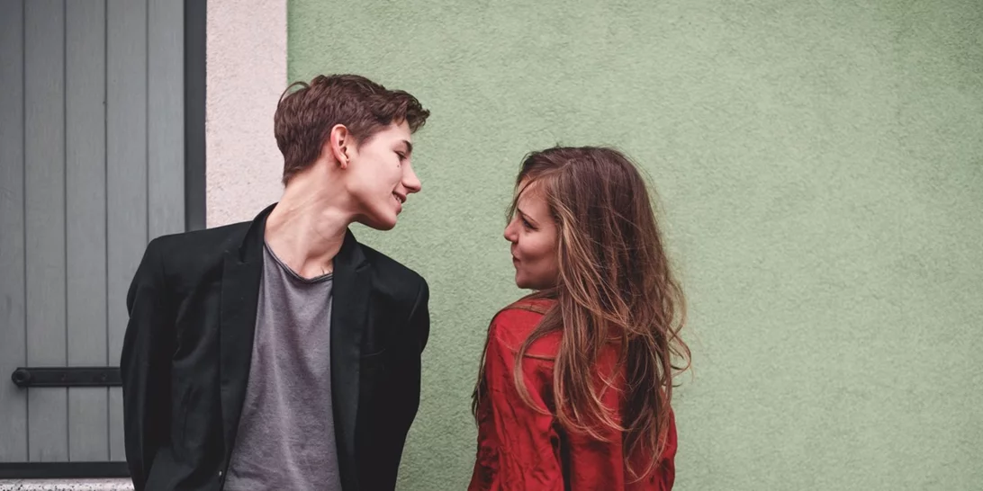 Οι απλοί και αλάνθαστοι τρόποι για να φλερτάρεις καλύτερα