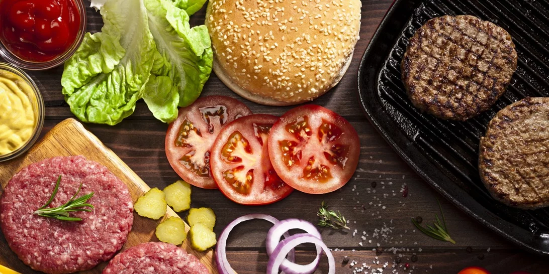 Συμβουλές για το τέλειο burger από τους κορυφαίους σεφ του πλανήτη