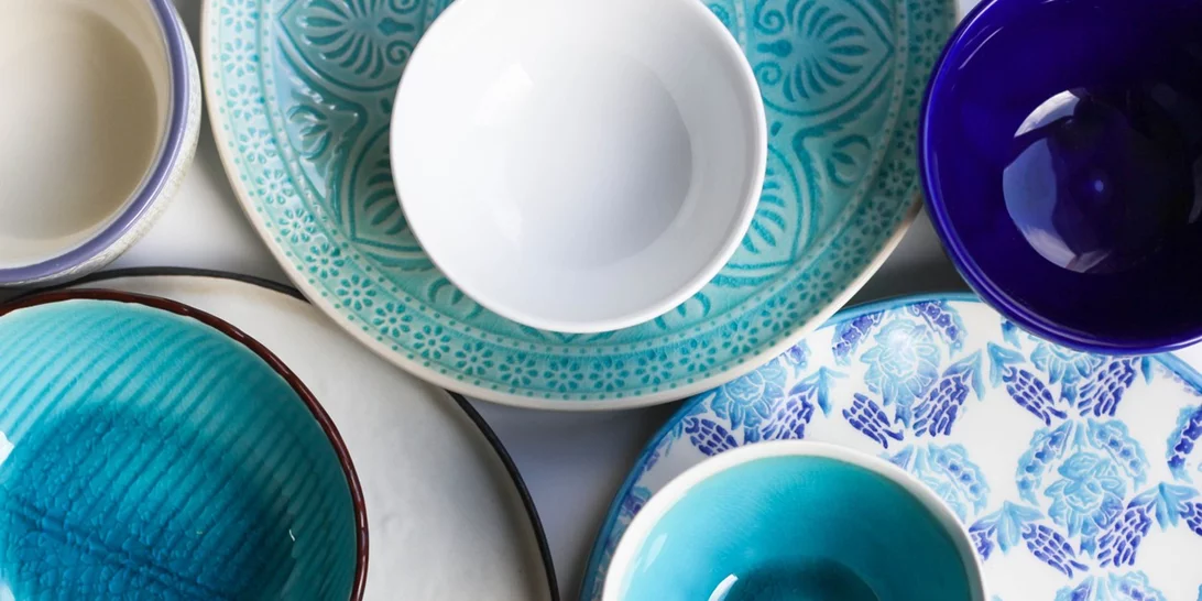 Τι χρώμα πιάτα να διαλέξεις για να τρως λιγότερο!