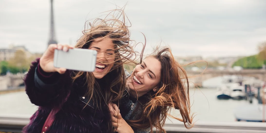 Οι 5 κανόνες για να βγάλεις την τέλεια selfie