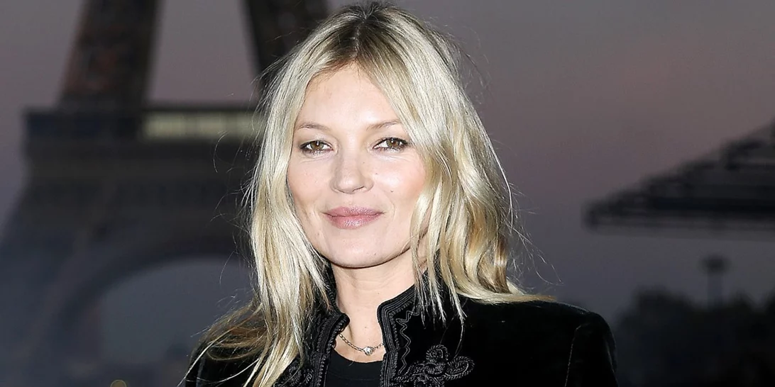 H Kate Moss φόρεσε το πανωφόρι της σεζόν που θα βρεις σε Zara, Mango και Η&Μ
