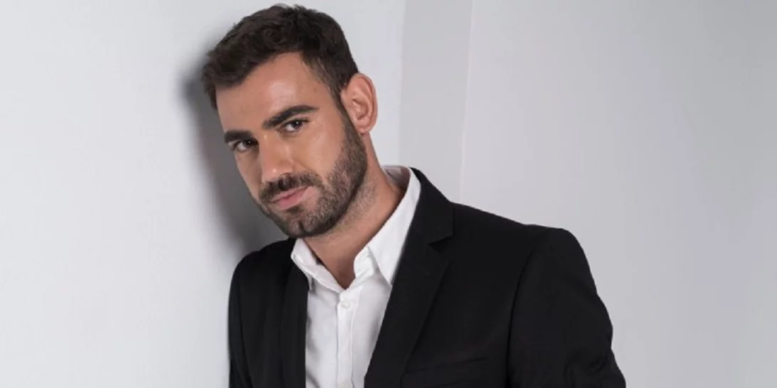 Νίκος Πολυδερόπουλος | Μας συστήνει τον κούκλο κομμωτή αδερφό του