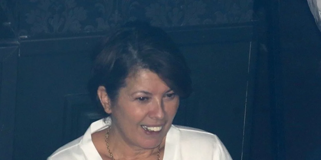 Σοφία Αλιμπέρτη | Σπάνια βραδινή έξοδος στην Άννα Βίσση