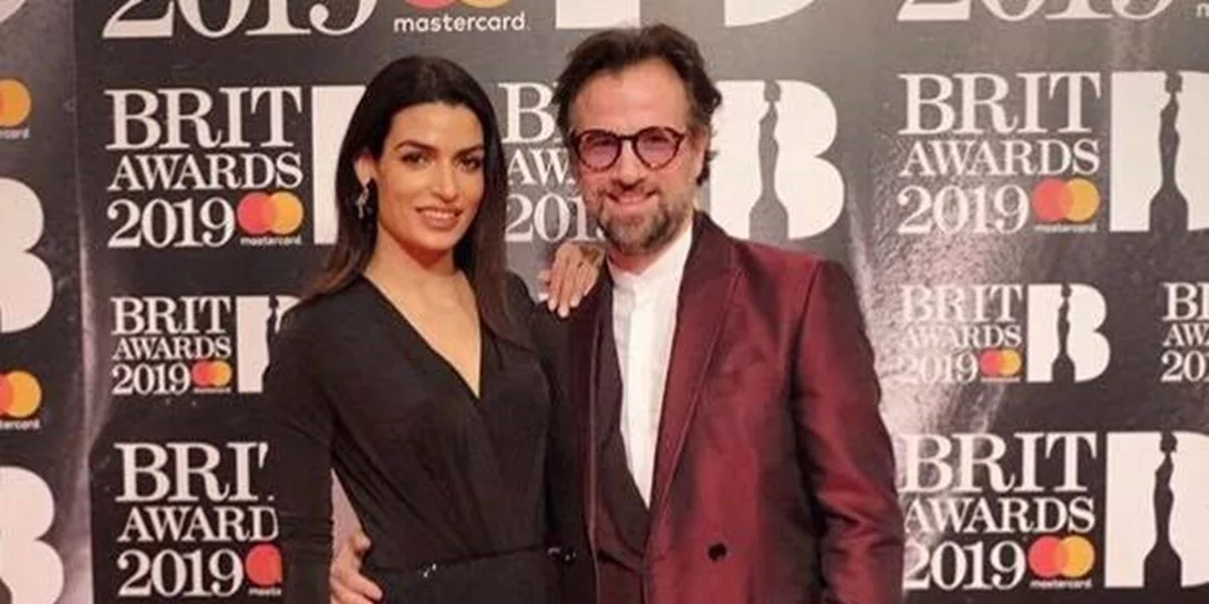 Τόνια Σωτηροπούλου & Κωστής Μαραβέγιας | Εμφάνιση υπερπαραγωγή στο κόκκινο χαλί των BRIT Awards (Ποιους άλλους Έλληνες είδαμε)