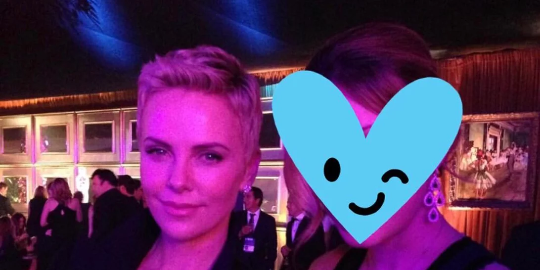 Διάσημη Ελληνίδα ποζάρει δίπλα στη Charlize Theron λίγο πριν τα Όσκαρ